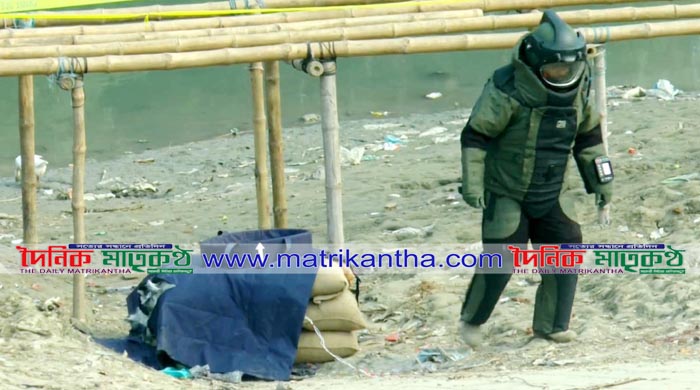 ফরিদপুরে শক্তিশালী বোমাটি নিস্ক্রিয় করেছে বোমা ডিস্পোজাল টিম